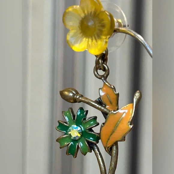 Floral chandelier earrings - Picture 4 of 8